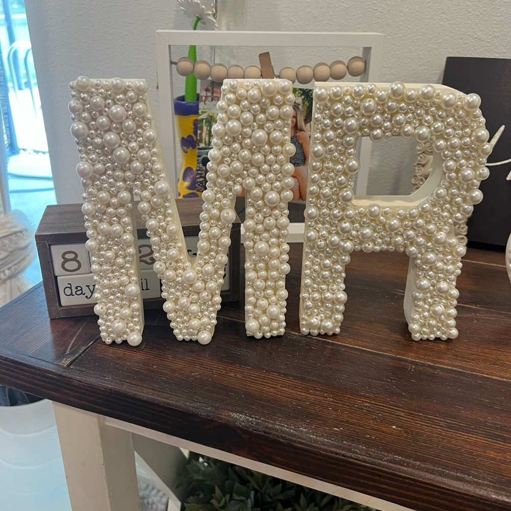 Pearl mr and Mrs wedding decor